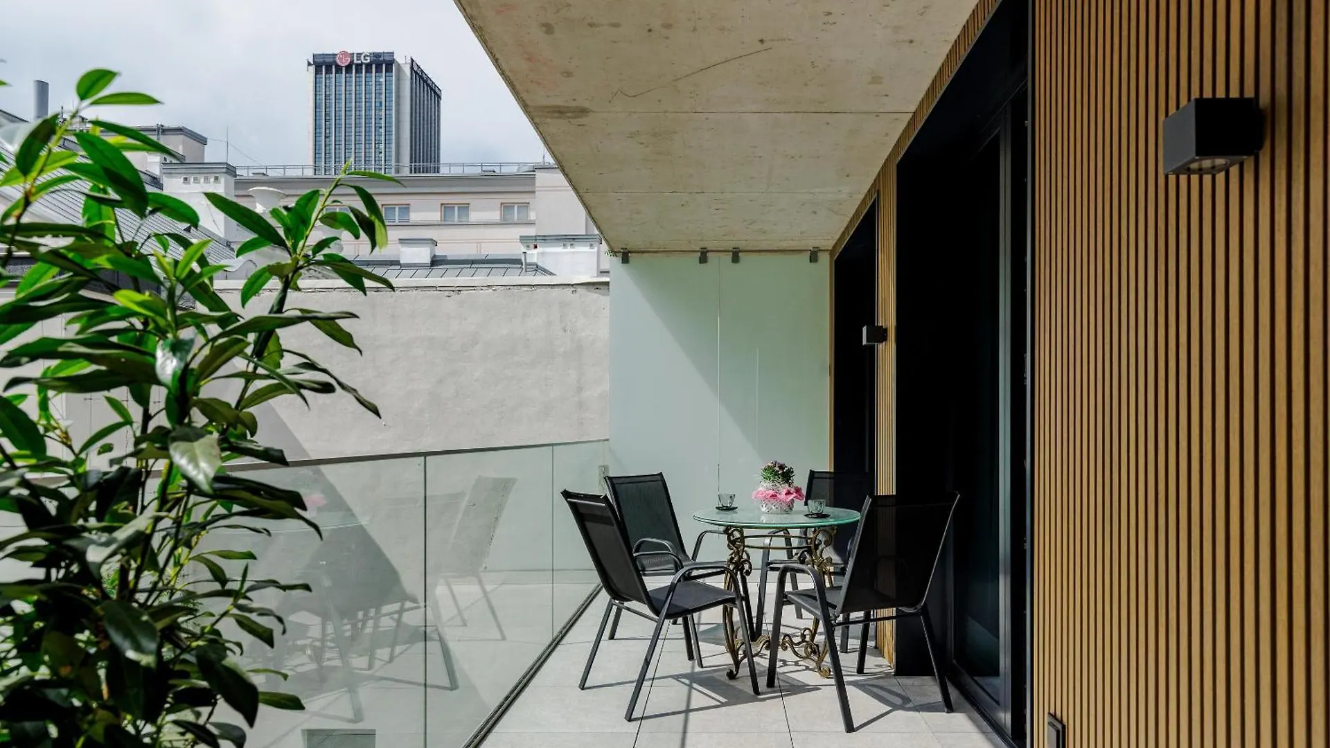 Apartment Emilii Plater Warszawa Polska